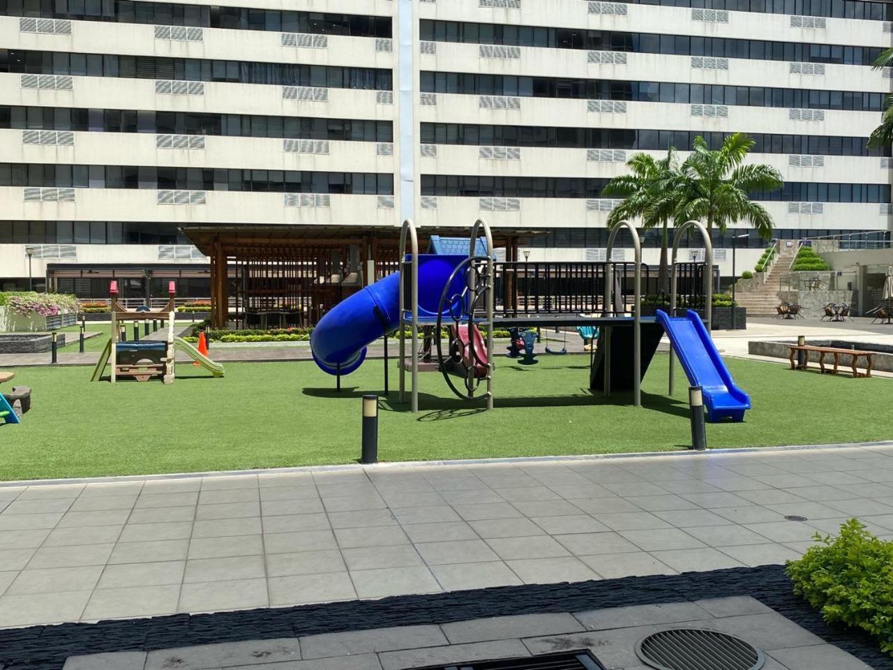 Puerto Santa Ana, Torres Bellini, 2 Dormitorios, Parqueo グアヤキル エクステリア 写真