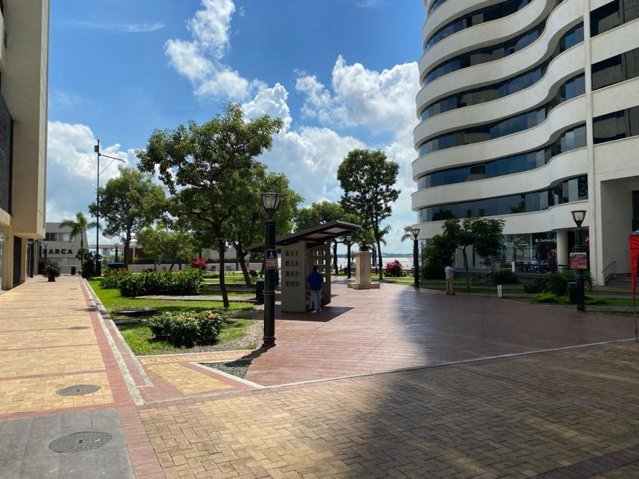 Puerto Santa Ana, Torres Bellini, 2 Dormitorios, Parqueo グアヤキル エクステリア 写真